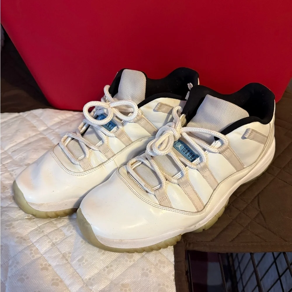 Jordan 11 Low “Legend Blue” - Picture 2 of 6